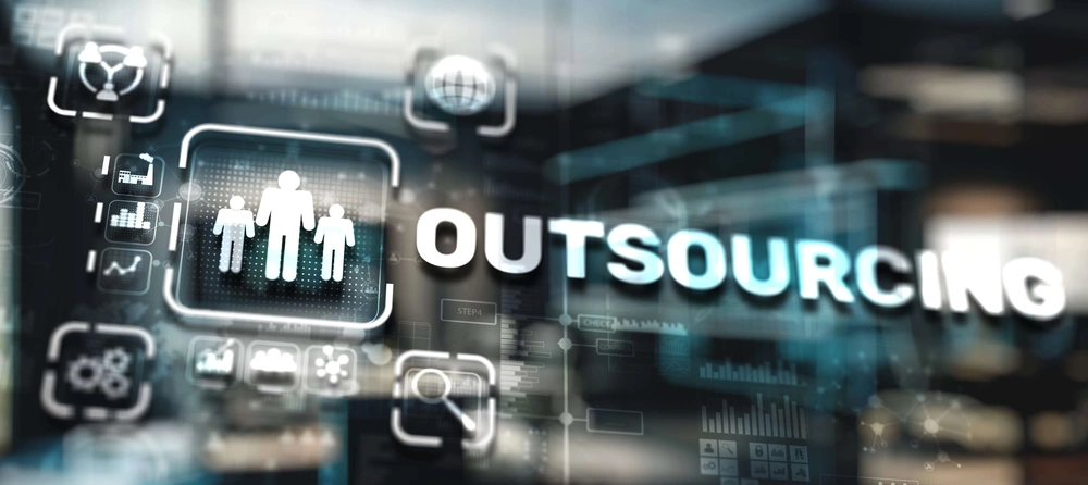 Outsourcing bezpieczeństwa organizacji – dlaczego warto powierzyć bezpieczeństwo ekspertom