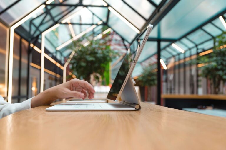 Bezpieczna praca zdalna i mobilna – szkolenie e-learning dla pracowników