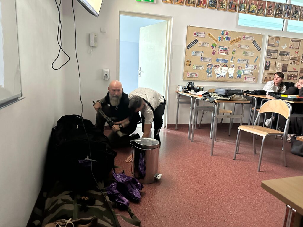 Szkolenie antyterrorystyczne kadry pedagogicznej – Szkoła Podstawowa w Zegrzu